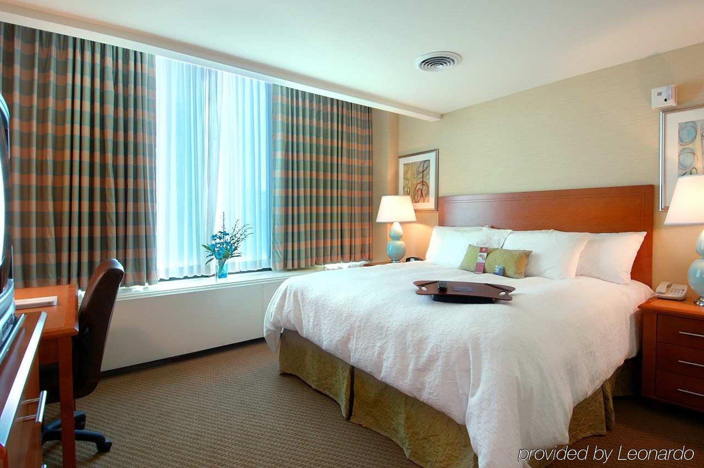 Hampton Inn & Suites Milwaukee Downtown Room photo